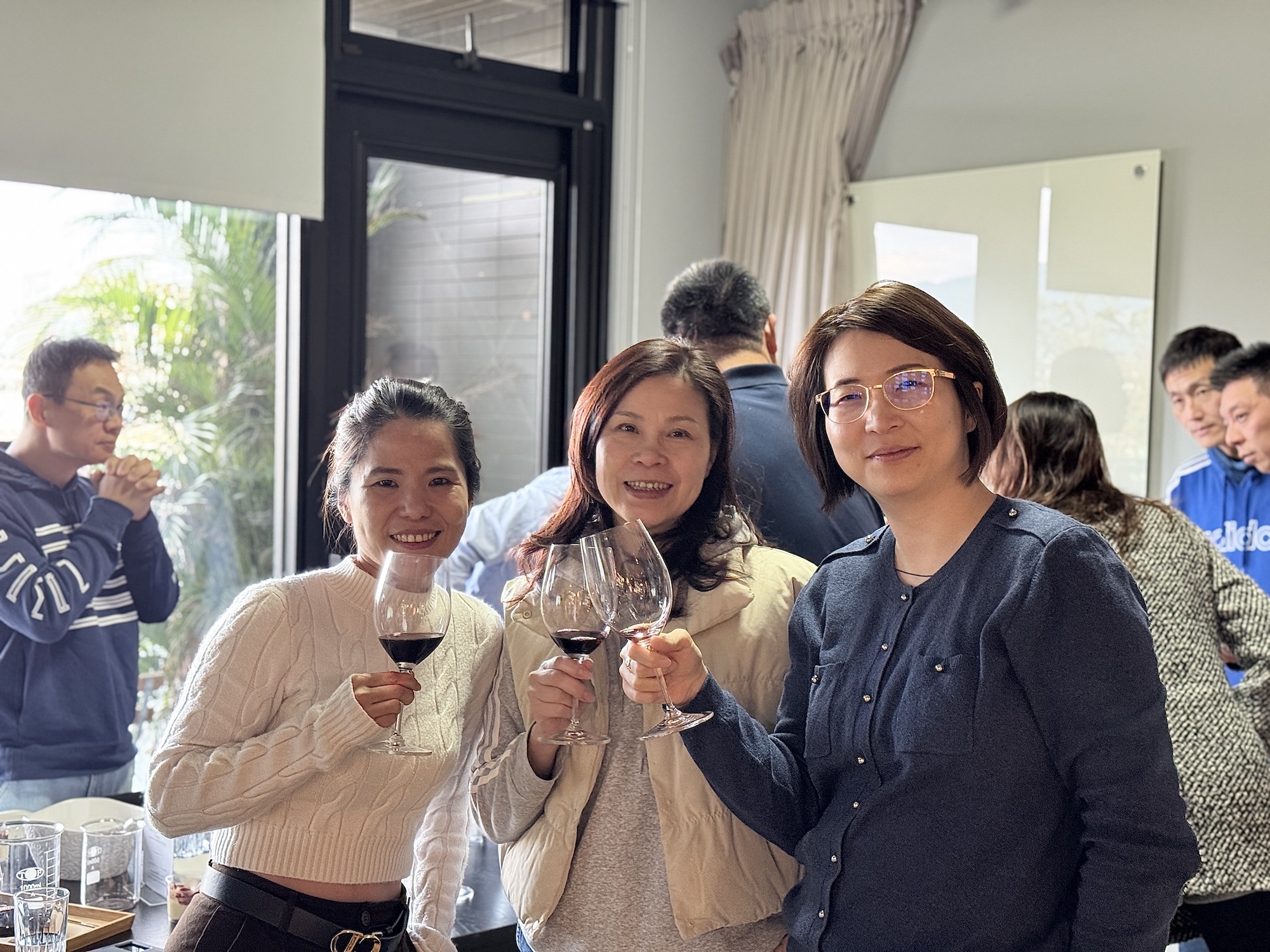 NEXTEQ夥伴開心的品酒